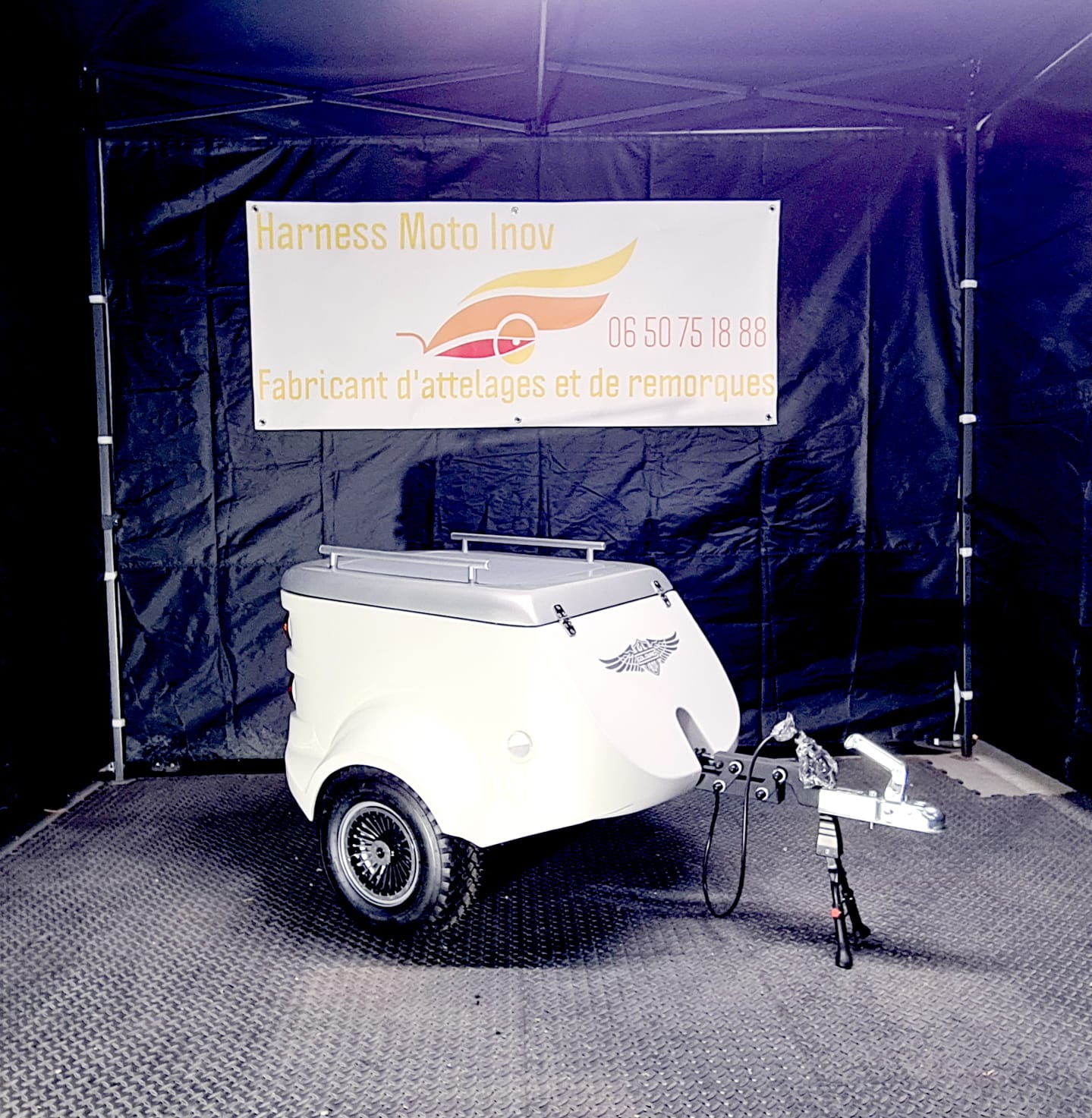Remorque bagagère moto Honda Goldwing blanche et grise